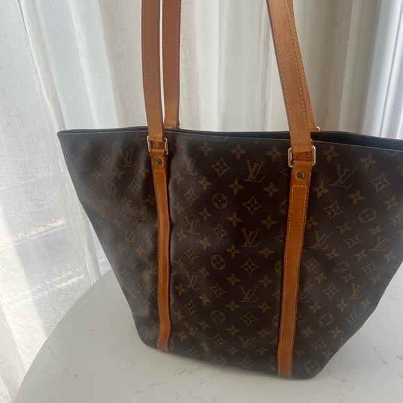 Vintage Louis Vuitton tote - Picture 3 of 9